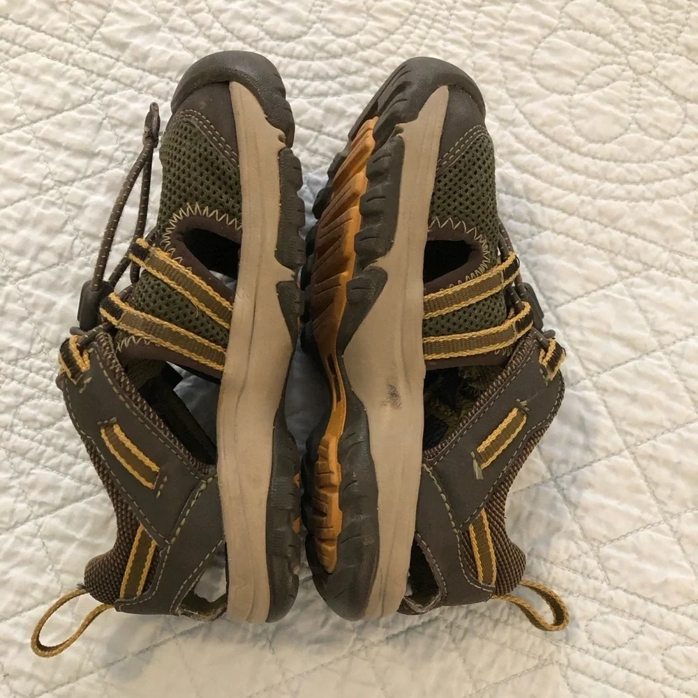 Teva Manatee kids sandal. Size 9.
